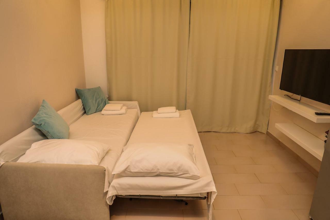 Golden Evelyn Aparthotel อายา ปารัสเกวี ภายนอก รูปภาพ